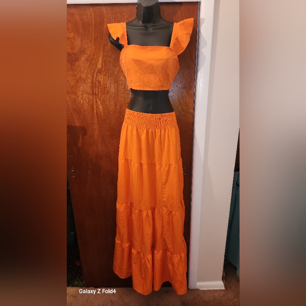 2pc CROPPED TOP AND MAXI SKIRT SZ L